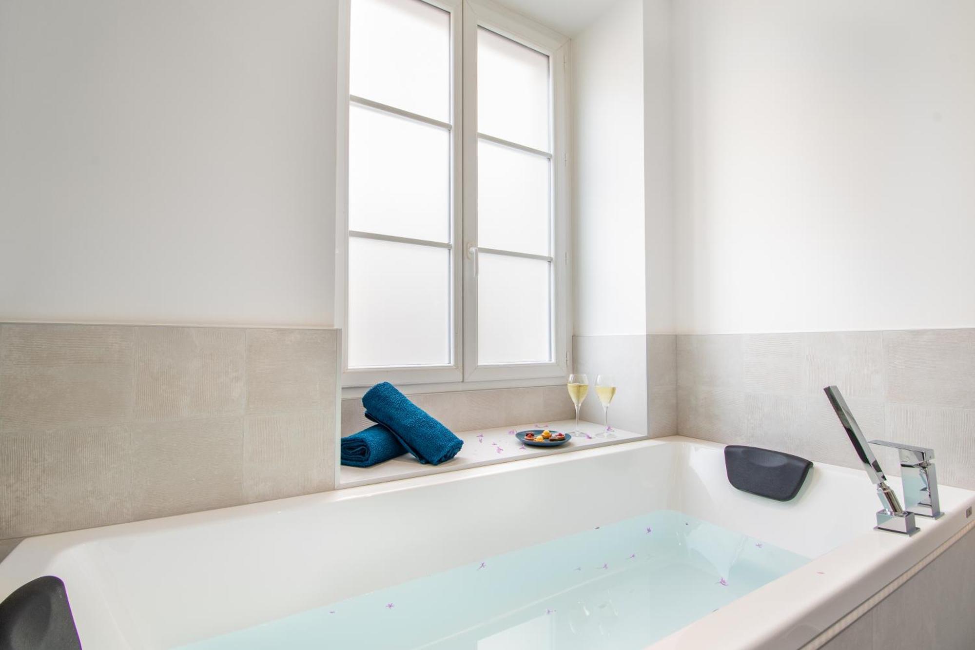L'Appartement Des Ducs Avec Baignoire Double Nantes Exteriör bild